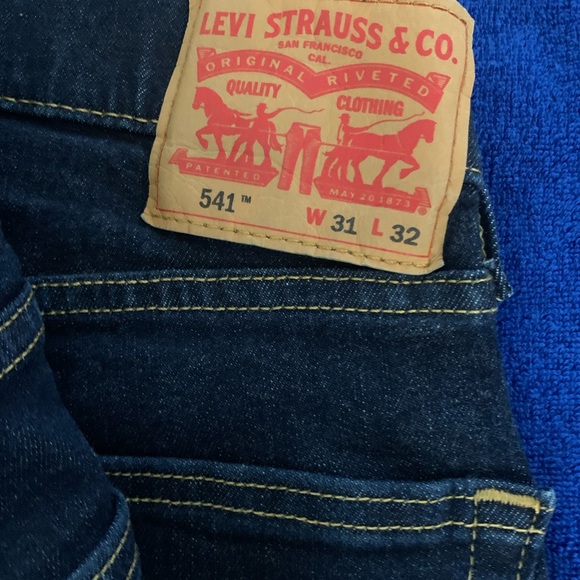 Levis Pants - Picture 3 of 3